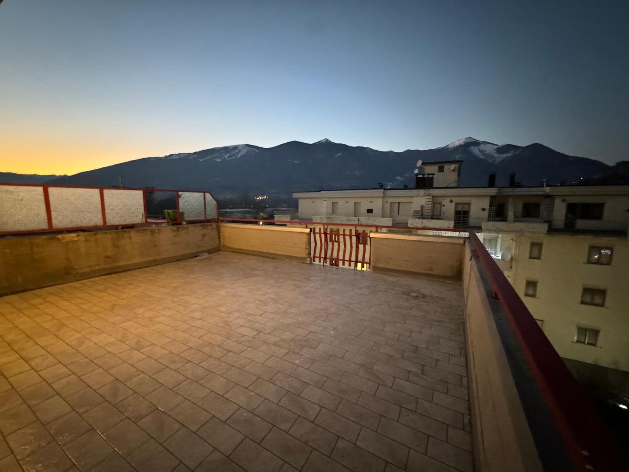カステル・ディ・サングロAttico - Terrazza Su Castelloアパートメント エクステリア 写真