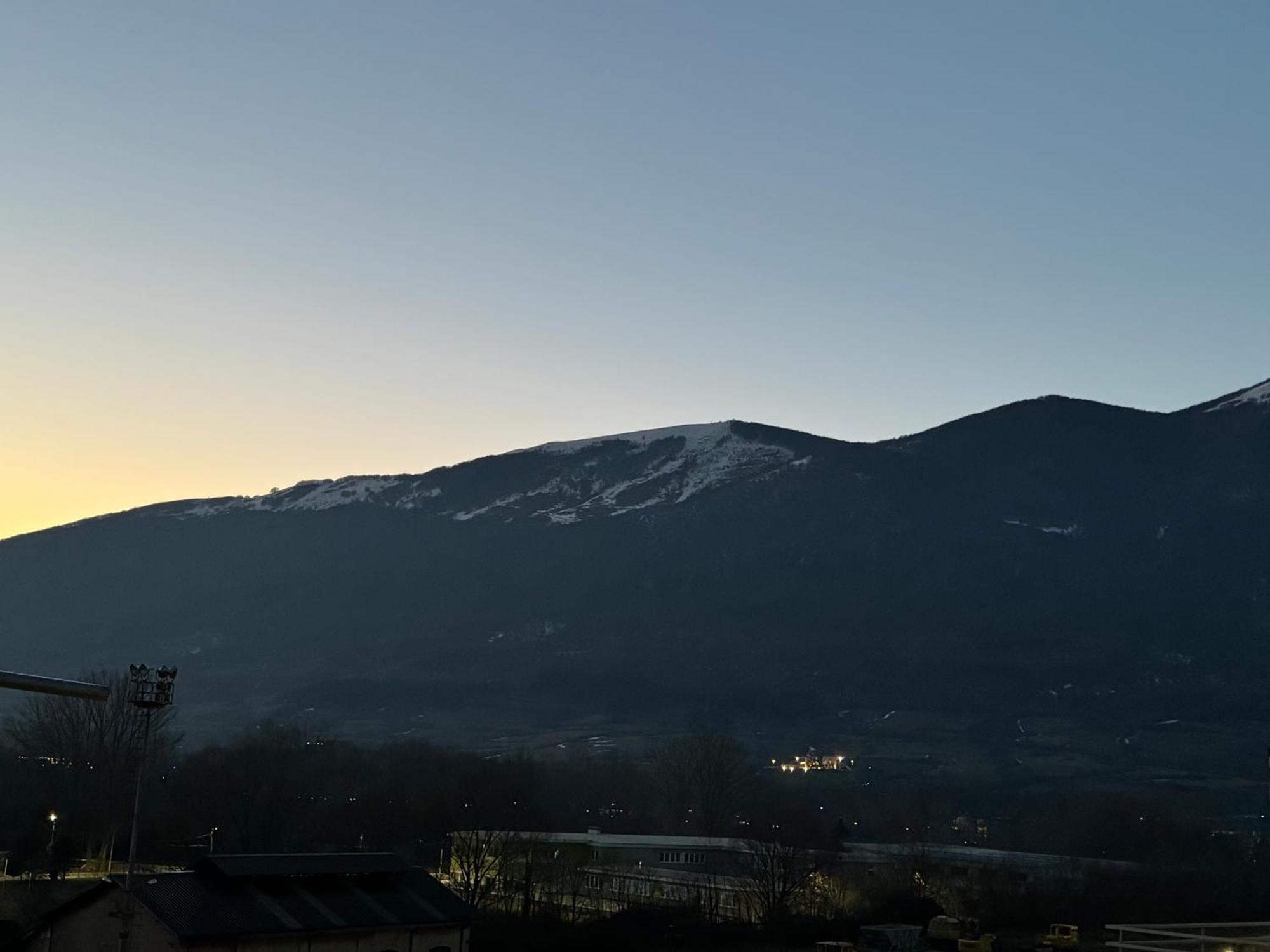 カステル・ディ・サングロAttico - Terrazza Su Castelloアパートメント エクステリア 写真